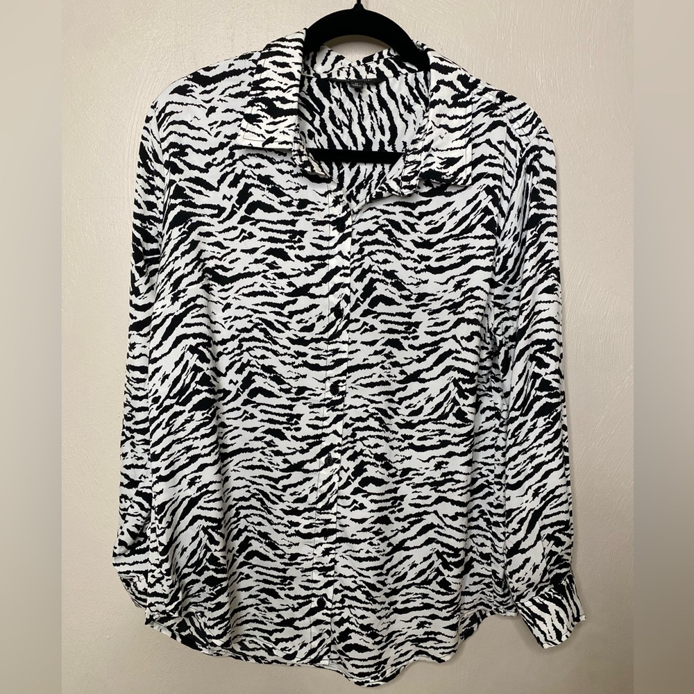 Liverpool Los Angeles Black White Animal Print Button Down Shirt - M-long sleeve